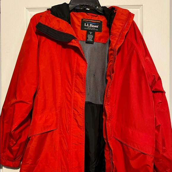 Women’s Medium L.L. Bean Rain Jacket - Picture 1 of 3